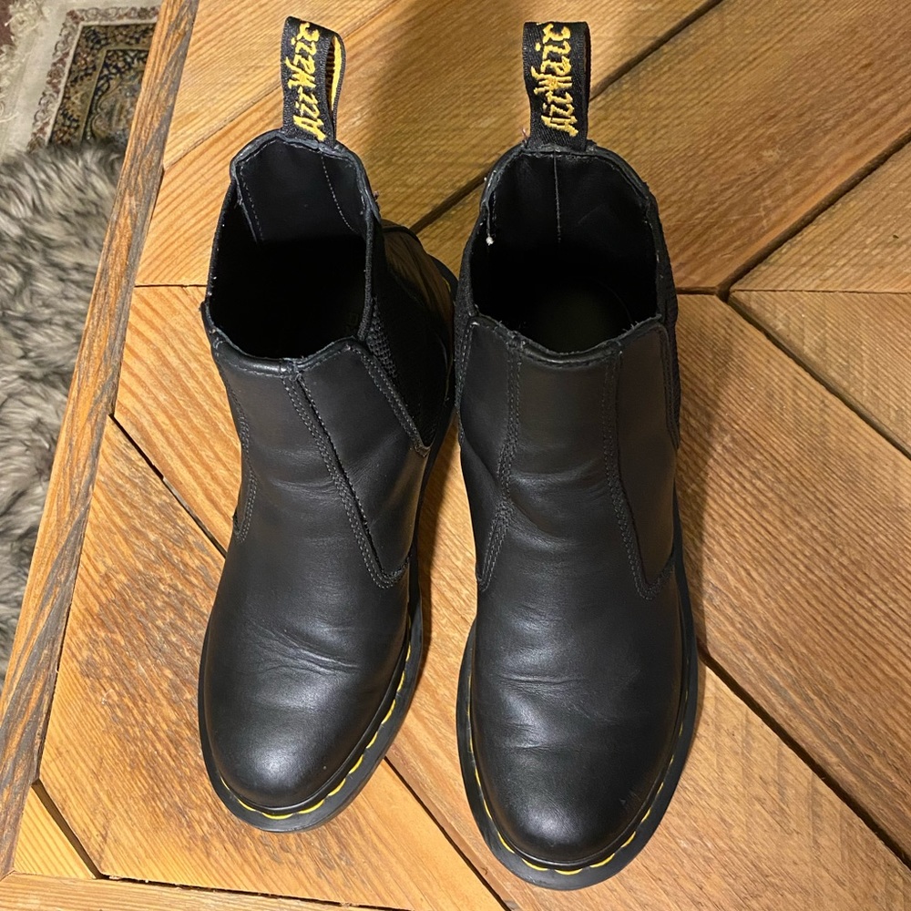 Dr.Martens Canence Leather healed Chelsea boots